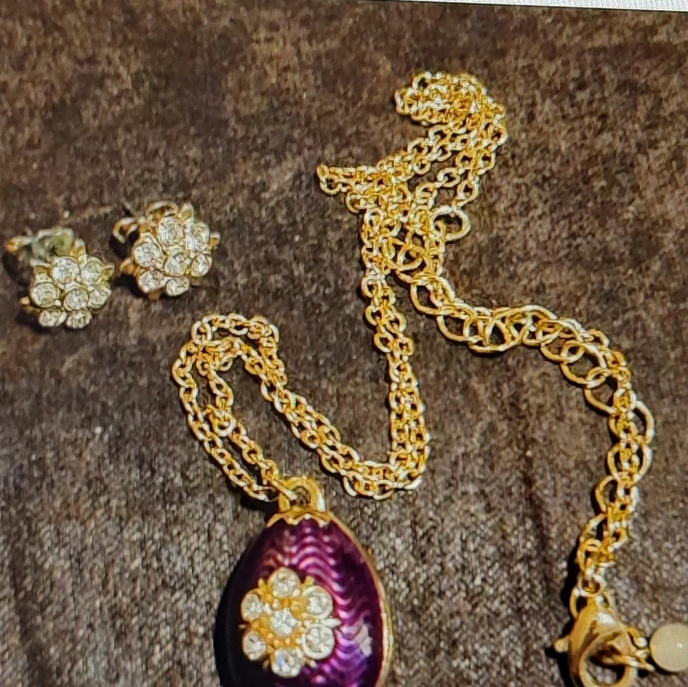 Avon Golden Egg Necklace and Earring Gift Set - Picture 4 of 7